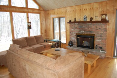 805 Whipple Tree Ct E, Lords Valley, PA 18428 - photo 4