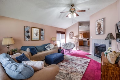 1005 Stableway Ln, Bedford, TX 76022 - photo 6