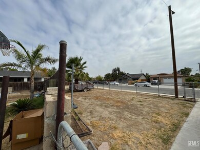 3517 Lotus Ln, Bakersfield, CA 93307 - photo 3