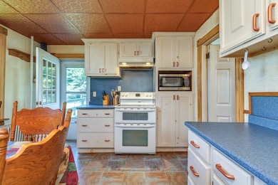 39 Winter St, Tilton, NH 03276 - photo 4