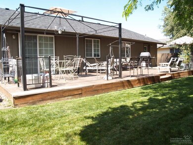 1404 SW 28th St, Redmond, OR 97756 - photo 3