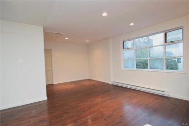 524 - Living Room
