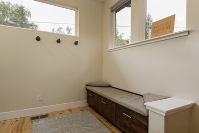 04 Entry Way Bench
