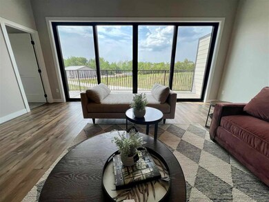 400 E Main St unit 4, Solon, IA 52333 - photo 2