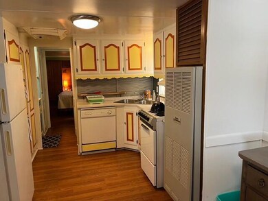 336 Tomahawk Kitchen picture