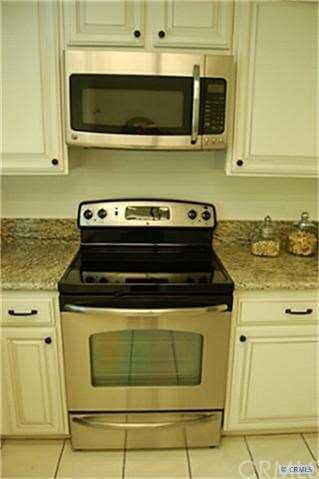 Brand new stove, microwave, dishwasher, garbage di