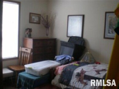 1325 N Kankakee St, Lincoln, IL 62656 - photo 3