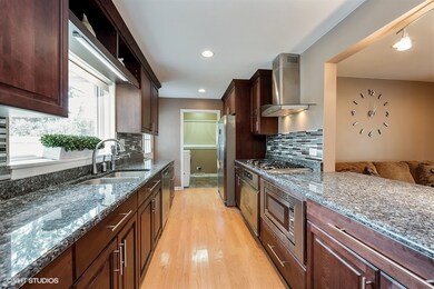 2313 Robincrest Ln, Glenview, IL 60025 - photo 6