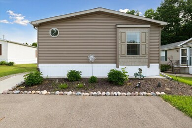 8000 Warren Woods Rd unit 122 Crabapple Ln, Three Oaks, MI 49128 - photo 2