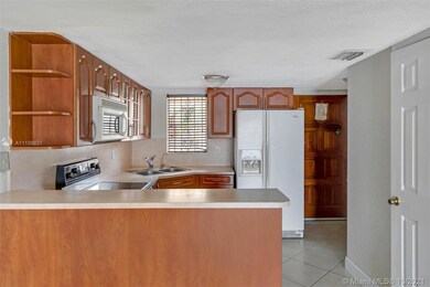 5650 W 26th Ct unit 202, Hialeah, FL 33016 - photo 3