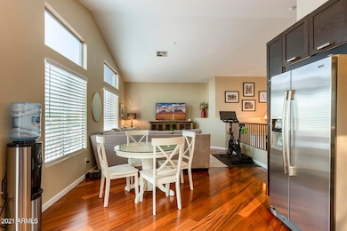 15_902_W_Hudson_Way__15_mls