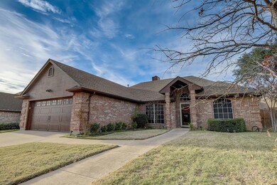 2605 Briargrove Dr, Hurst, TX 76054 - photo 2