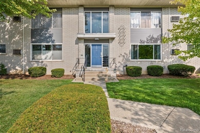 4830 Briarwood Ave unit 2, Royal Oak, MI 48073 - photo 2
