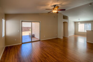 7 Living Room photo a