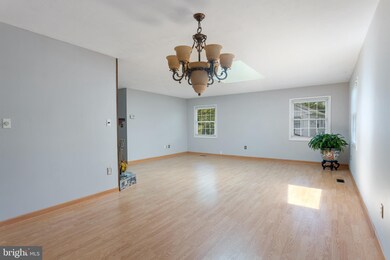 12508 Kembridge Dr, Bowie, MD 20715 - photo 3