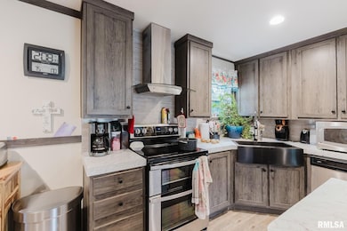 344 Seba St, Hurst, IL 62949 - photo 7