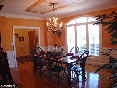 Dining Room - Spacious Dining Room - great for ent