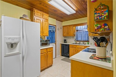 Kitchen, lots of storage