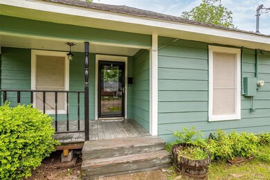 533 W Wilson St, Cleburne, TX 76033 - photo 4