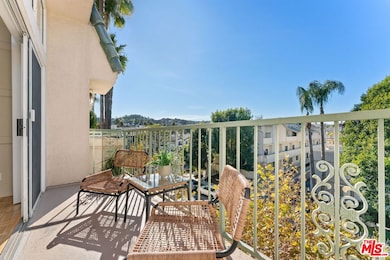 4348 Mammoth Ave unit 301, Sherman Oaks, CA 91423 - photo 3