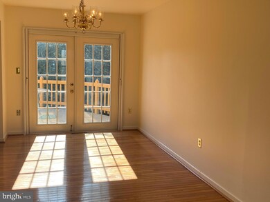 622 Falmouth Ct, Sykesville, MD 21784 - photo 5