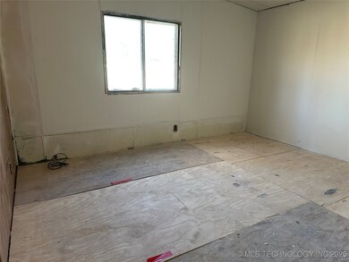 236 S Otis Ave, Dustin, OK 74839 - photo 5