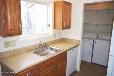 1411 Carolyn Cir unit C, Anchorage, AK 99504 - photo 4
