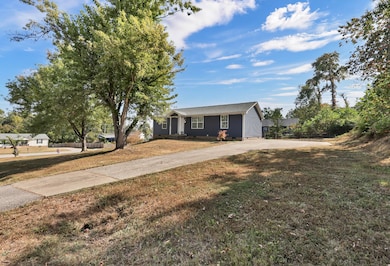 1899 Elm Leaf Dr, Clarksville, TN 37042 - photo 2