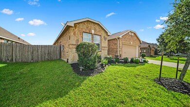 704 Rim Water Dr, Alvin, TX 77511 - photo 4