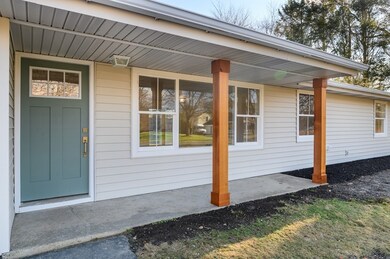 27 Trinity St, Danvers, MA 01923 - photo 2