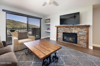 seasons_424_interior_living_b