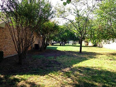 806 W Oak St, Celina, TX 75009 - photo 2