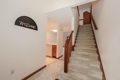 39 Glengarry Dr, Stratham, NH 03885 - photo 4