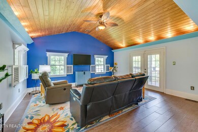 212 Old Castle Sunroom 1