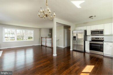 414 Robin Cir, Langhorne, PA 19047 - photo 5