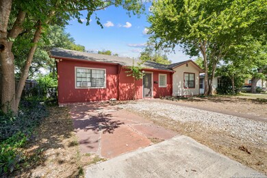 614 E Cedar St, Seguin, TX 78155 - photo 3