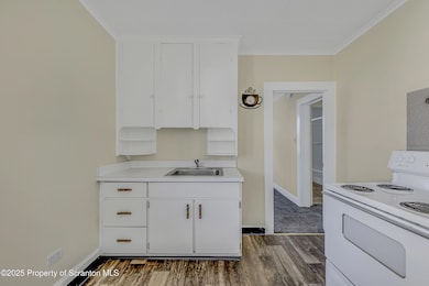 864 S Main St unit 2, Old Forge, PA 18518 - photo 3