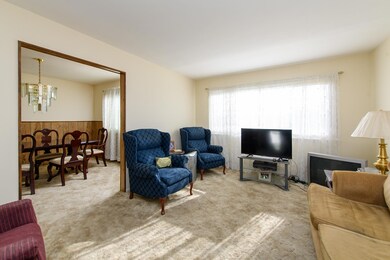 11 Briscoe living room