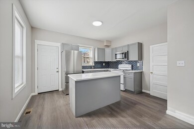 470 Robbins St, Philadelphia, PA 19111 - photo 6