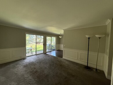 320 Newport Ln unit B1, Bartlett, IL 60103 - photo 3