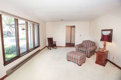 260 Crestwood Dr, Lincoln, IL 62656 - photo 5