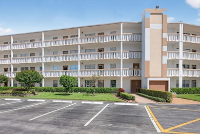 2015 Cornwall A, Boca Raton, FL 33434 - photo 4