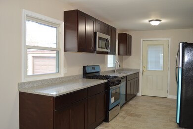 925 Berkley St, Carpentersville, IL 60110 - photo 5