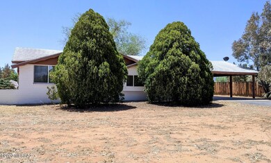 - 1102 E. Christmas Tree