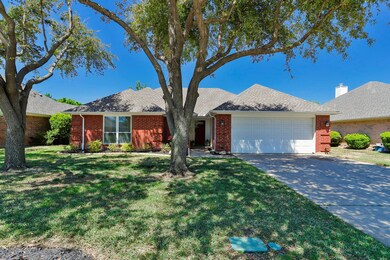 9121 Meandering Dr, North Richland Hills, TX 76182 - photo 2