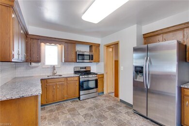 30835 Roosevelt Rd, Wickliffe, OH 44092 - photo 6