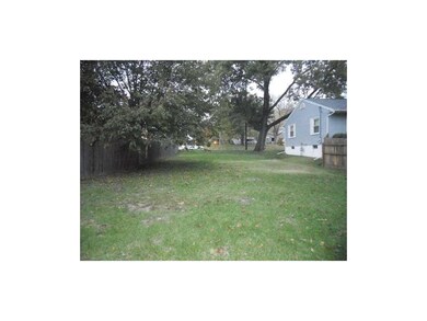 Yard. Flat deep yard