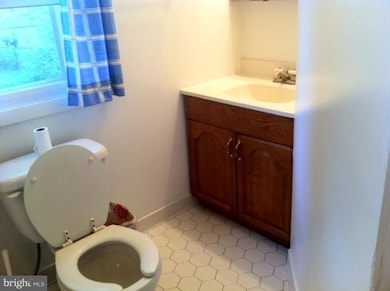 7727 Emerson Rd, Hyattsville, MD 20784 - photo 3