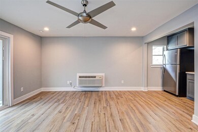 1421 Marshall St unit 2, Houston, TX 77006 - photo 3