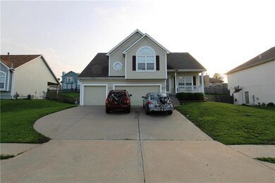 522 Johnston Pkwy, Raymore, MO 64083 - photo 2